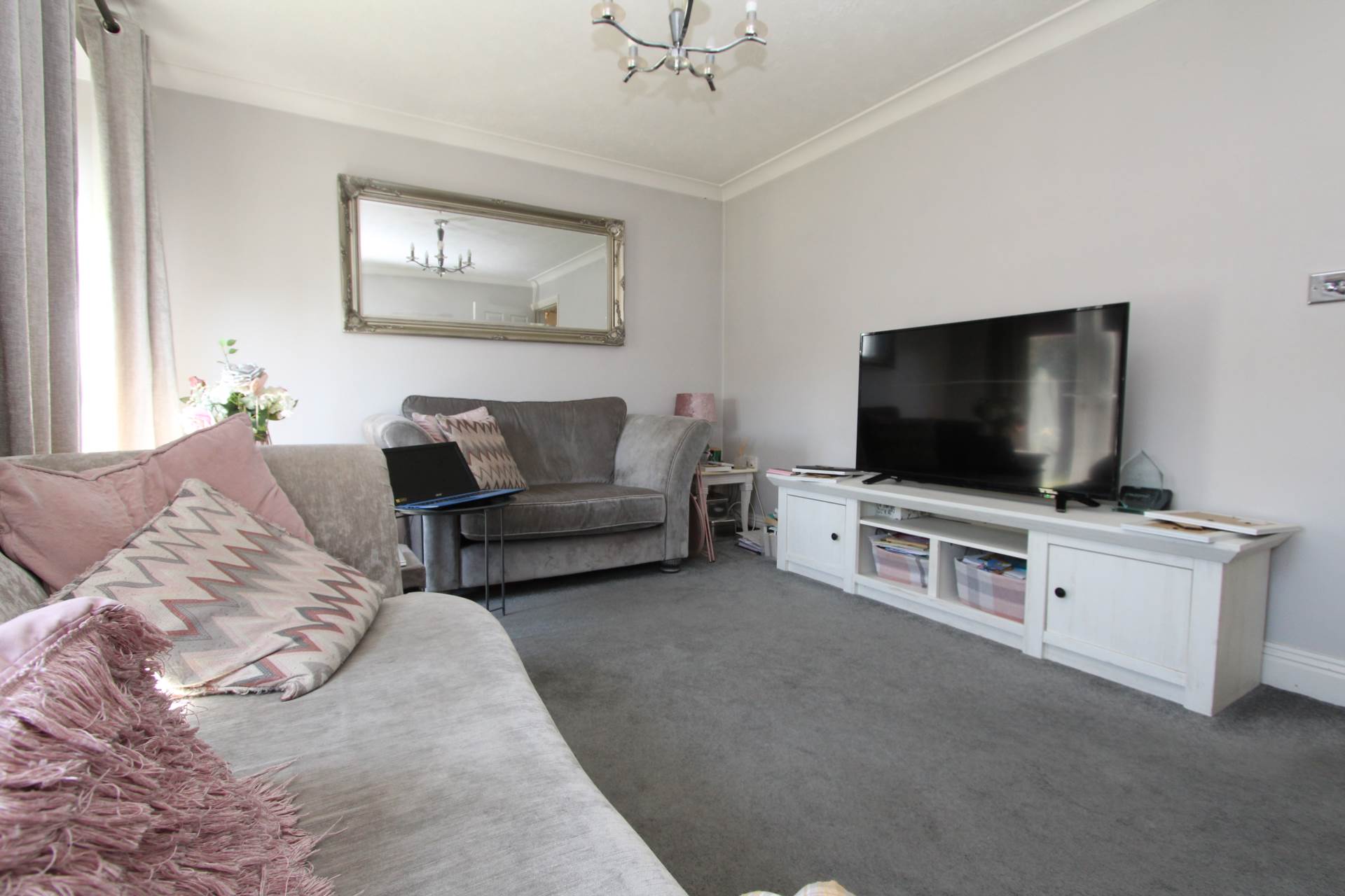 Pine Close Canvey Island, Image 2