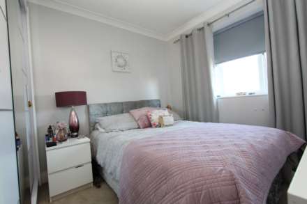 Pine Close Canvey Island, Image 3