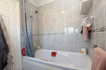 Pine Close Canvey Island, Image 6