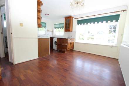 Langford Crescent, Thundersley, Image 3