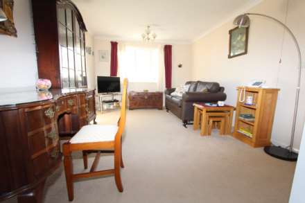 Retirement flat close to Town Centre, Image 2