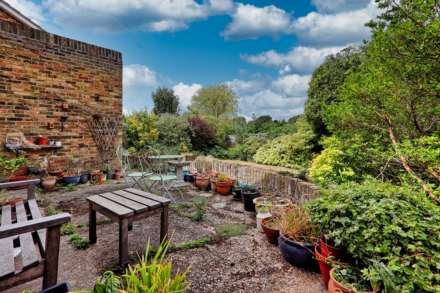 Daws Heath Road, Thundersley, Image 4