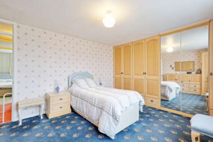 Asquith Gardens, Benfleet, Image 10