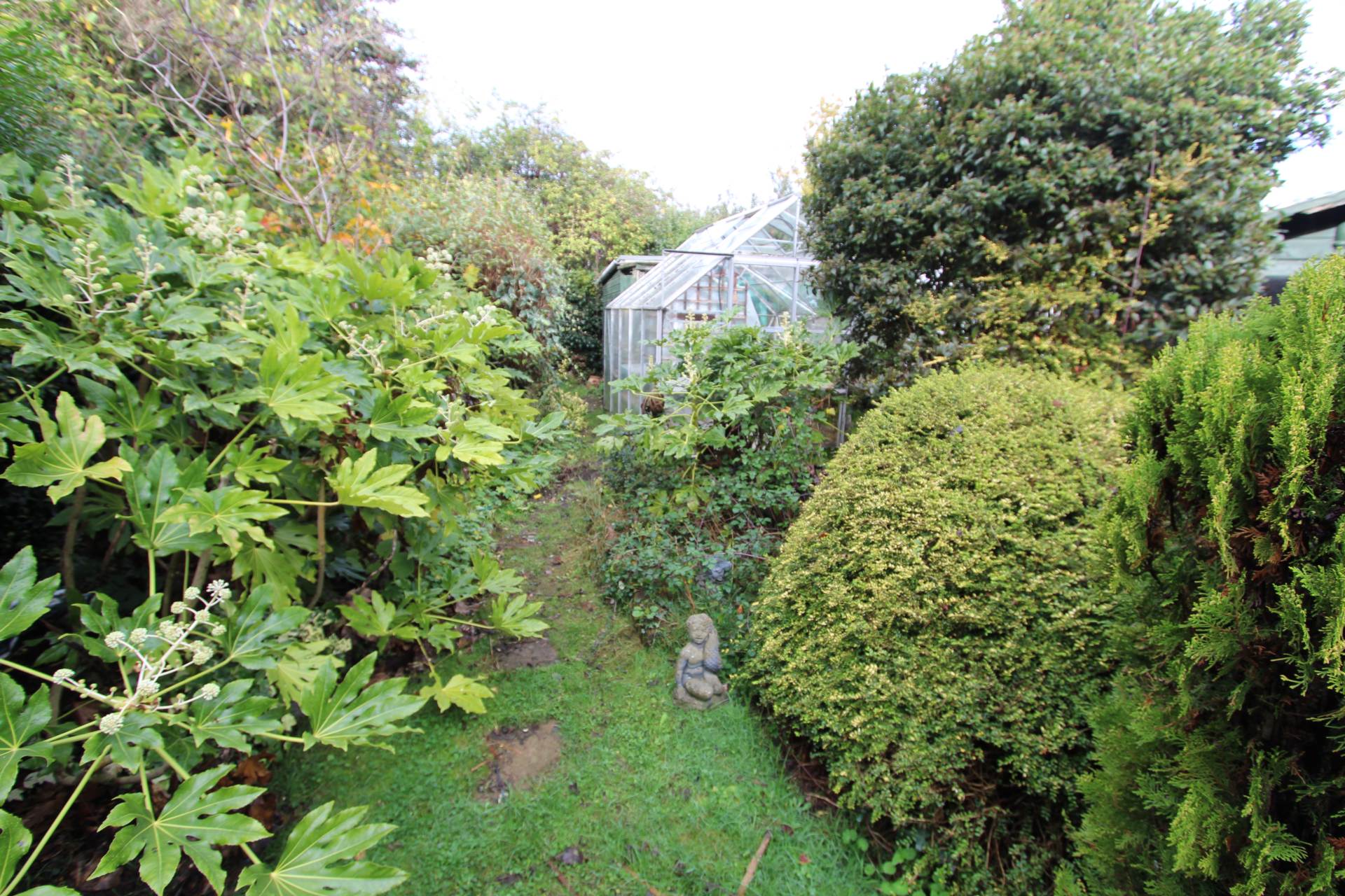 Raymonds Drive, Thundersley, Image 13
