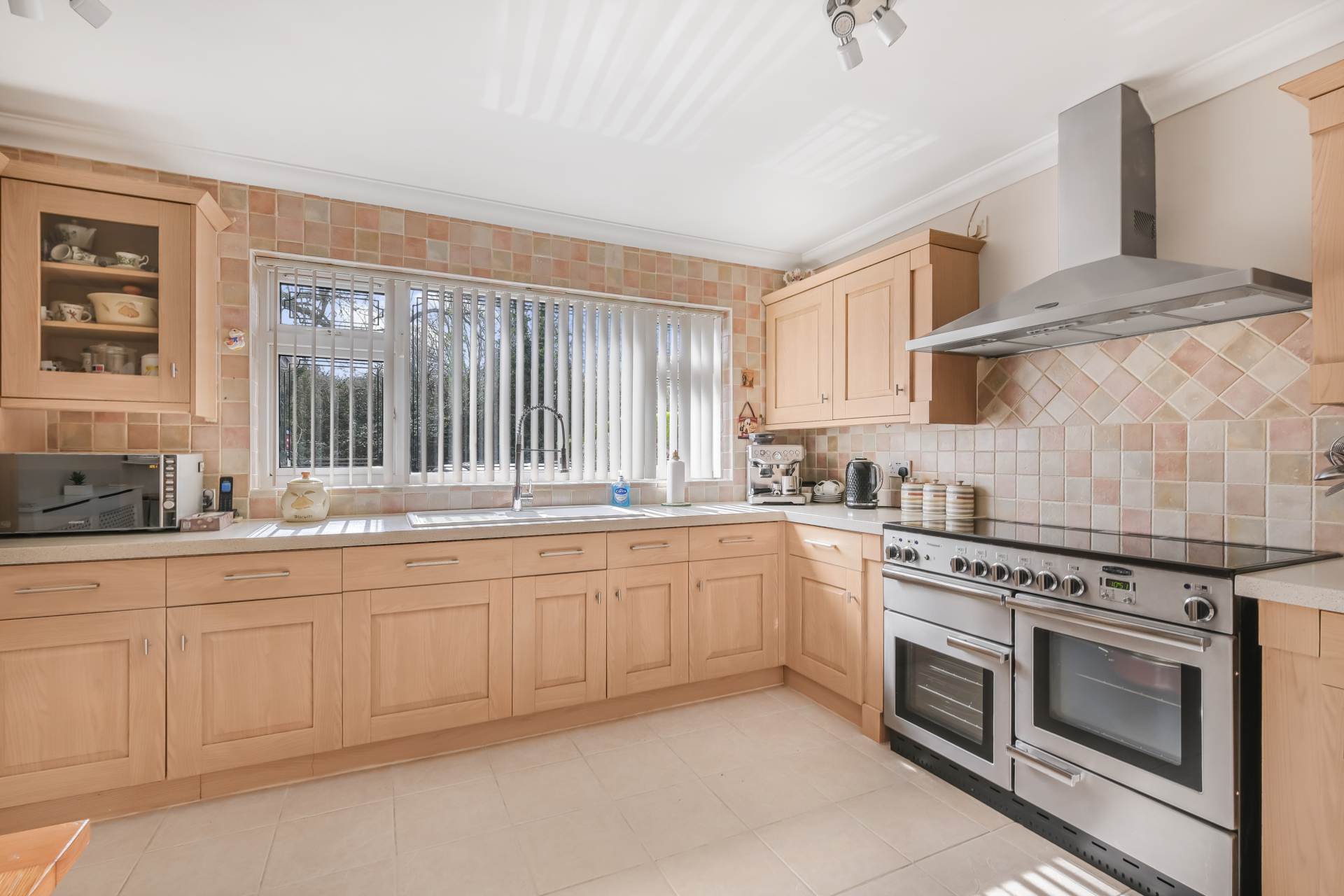 Lee Chapel Lane, Basildon, Image 11