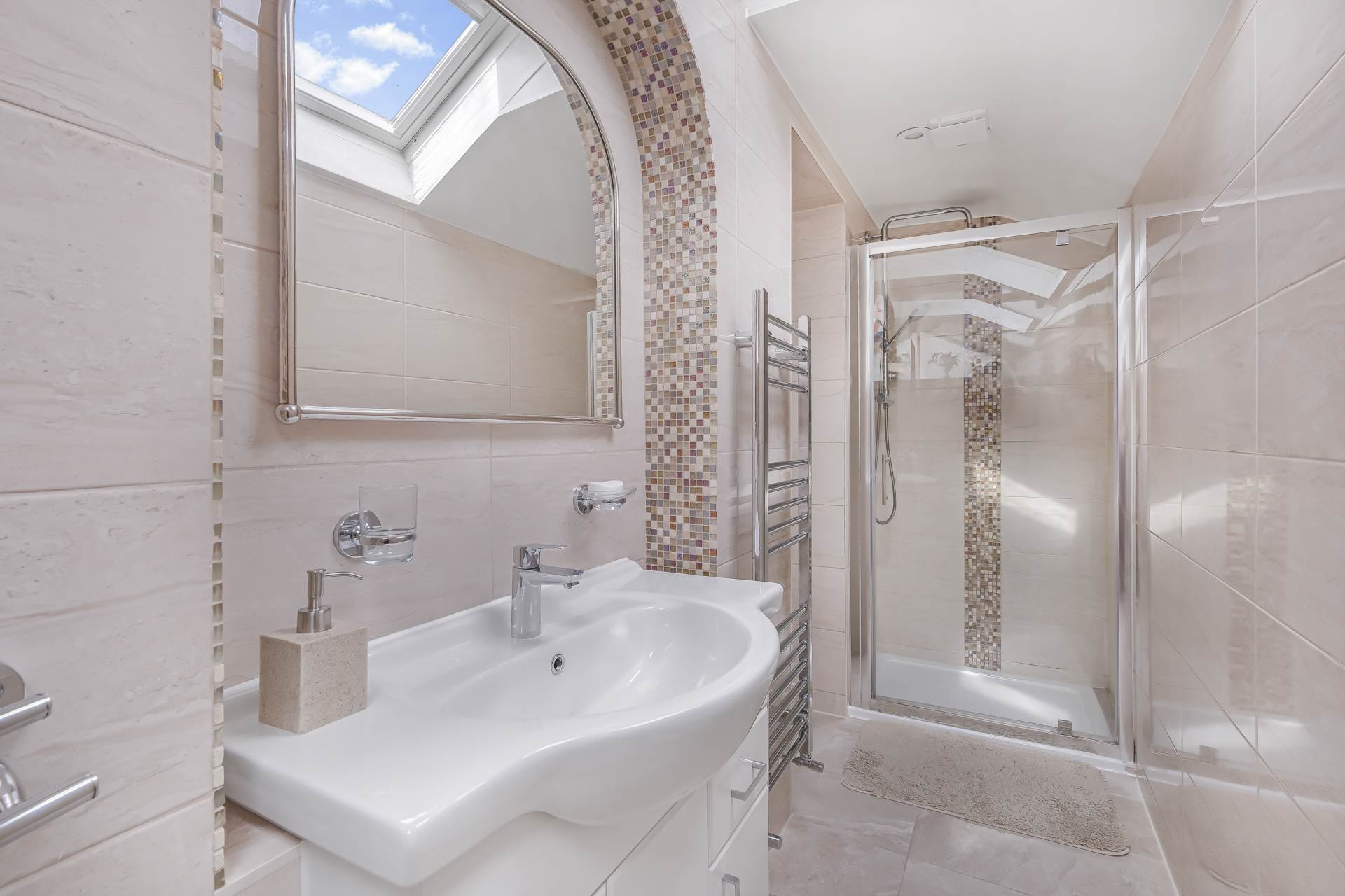 Lee Chapel Lane, Basildon, Image 41