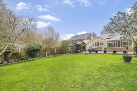 Lee Chapel Lane, Basildon, Image 2