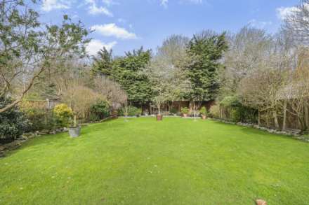 Lee Chapel Lane, Basildon, Image 3