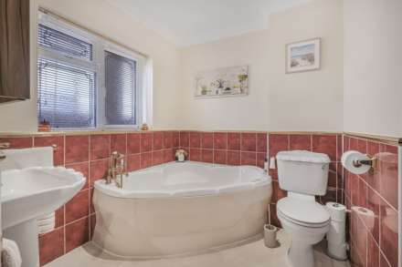 Lee Chapel Lane, Basildon, Image 33