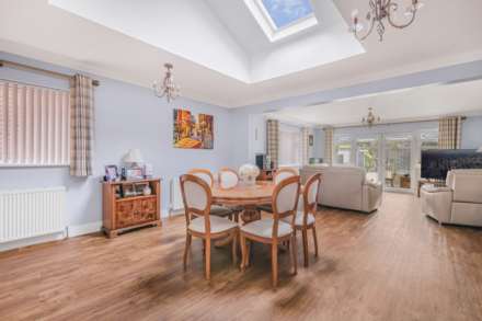 Lee Chapel Lane, Basildon, Image 5