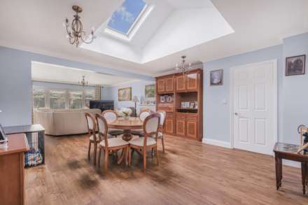 Lee Chapel Lane, Basildon, Image 6