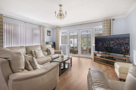 Lee Chapel Lane, Basildon, Image 7