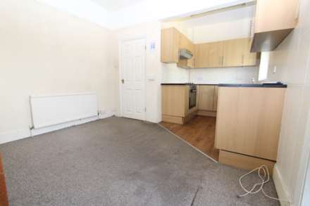 Silverdale Avenue, Westcliff On Sea, Image 4