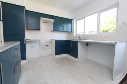 Glenmere Park Avenue, Thundersley, Image 3