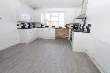 Grover Walk, Corringham, Image 3