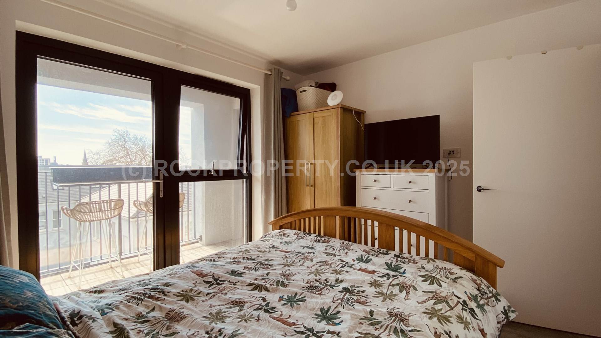 Modern 1 Bed + Sea Views, Storage & Parking, College Gardens, Town Outskirts, Image 12