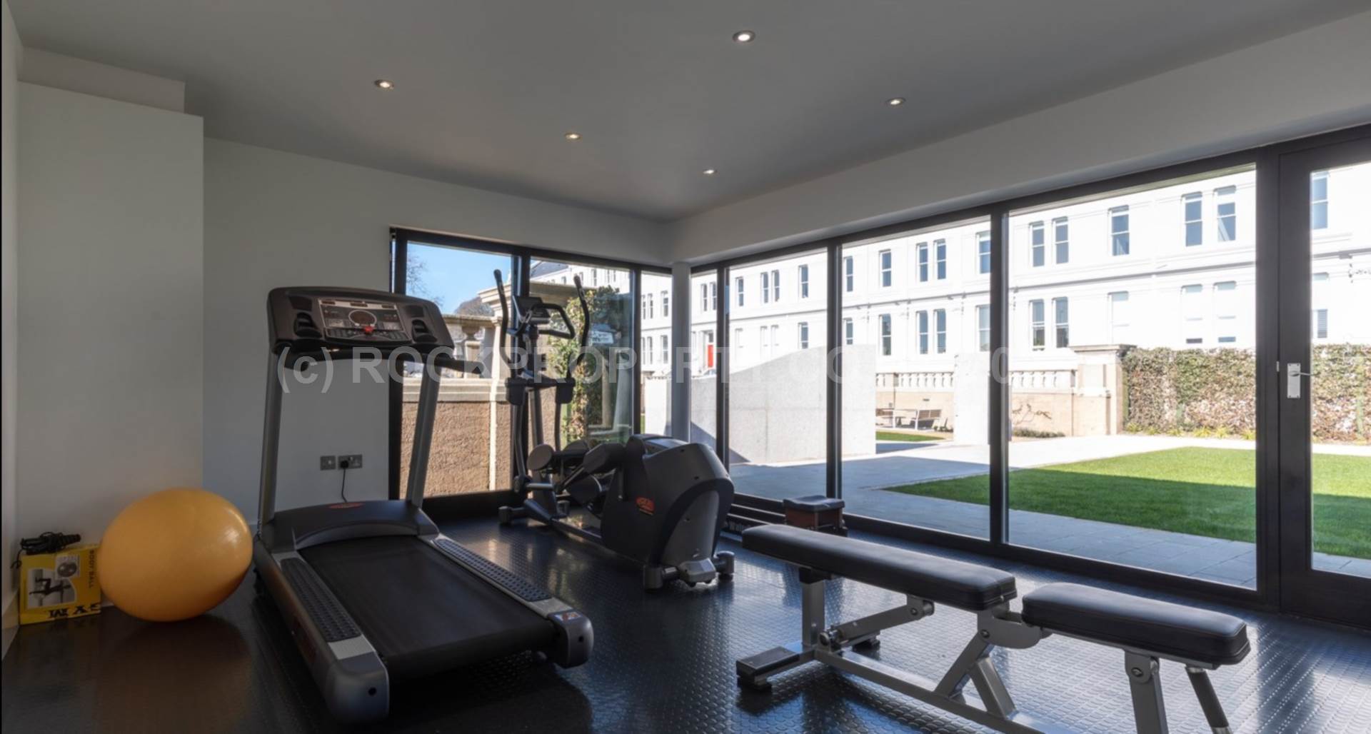 Modern 1 Bed + Sea Views, Storage & Parking, College Gardens, Town Outskirts, Image 14