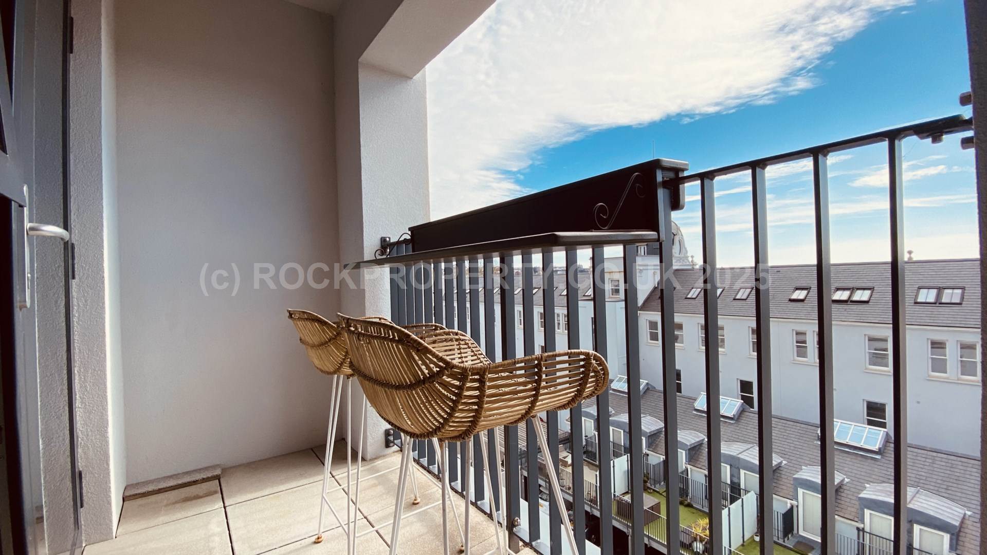 Modern 1 Bed + Sea Views, Storage & Parking, College Gardens, Town Outskirts, Image 2