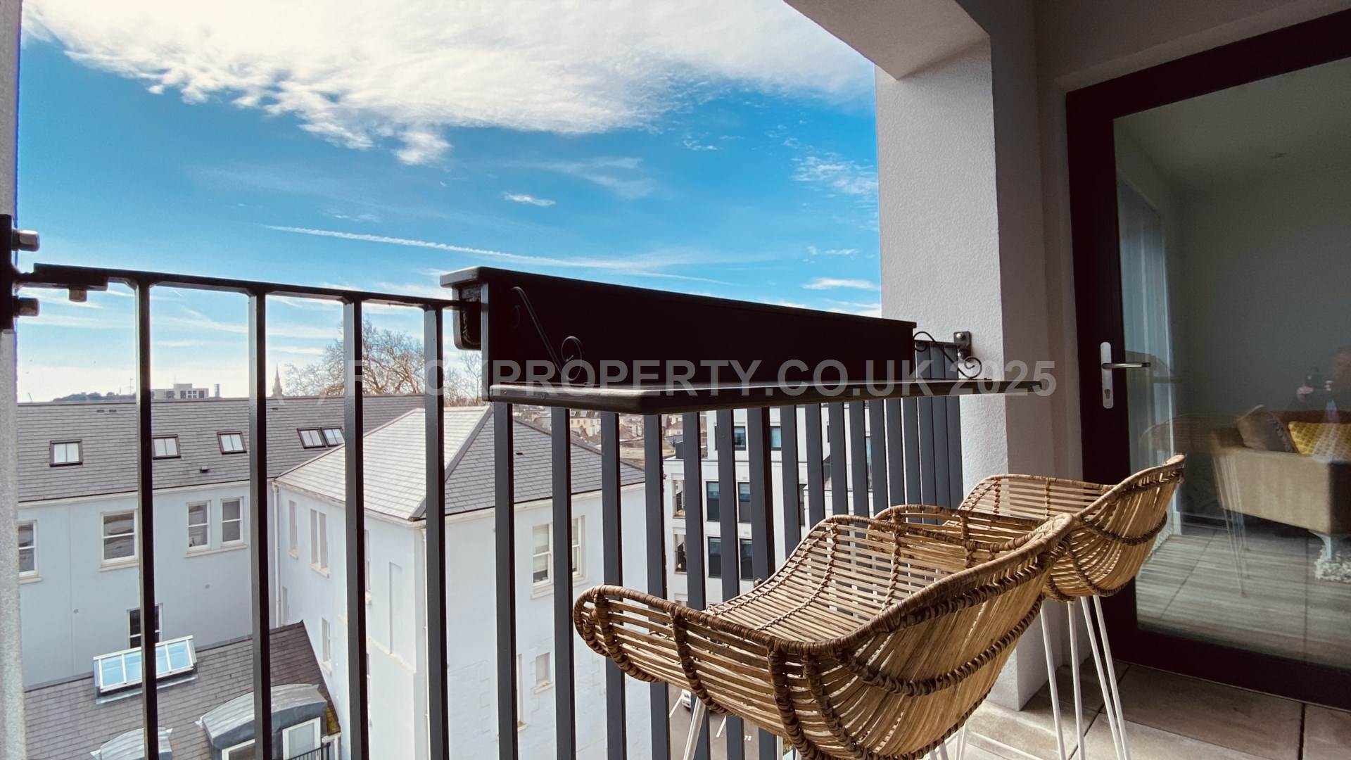 Modern 1 Bed + Sea Views, Storage & Parking, College Gardens, Town Outskirts, Image 3