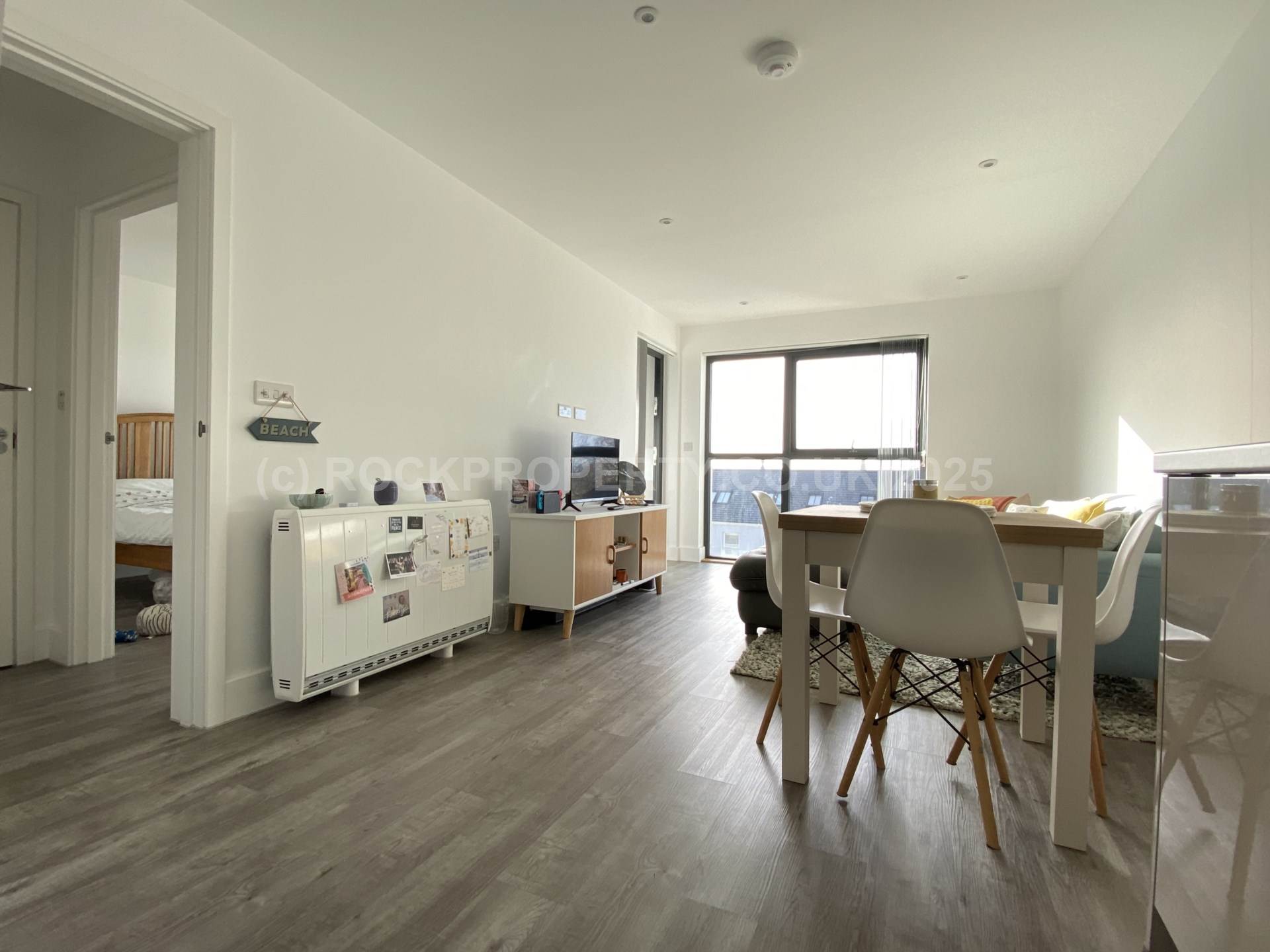 Modern 1 Bed + Sea Views, Storage & Parking, College Gardens, Town Outskirts, Image 4