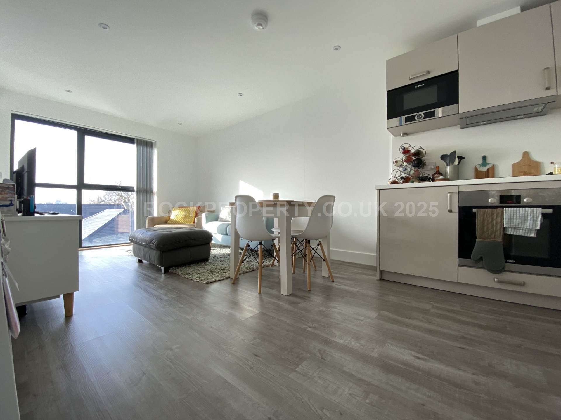 Modern 1 Bed + Sea Views, Storage & Parking, College Gardens, Town Outskirts, Image 5