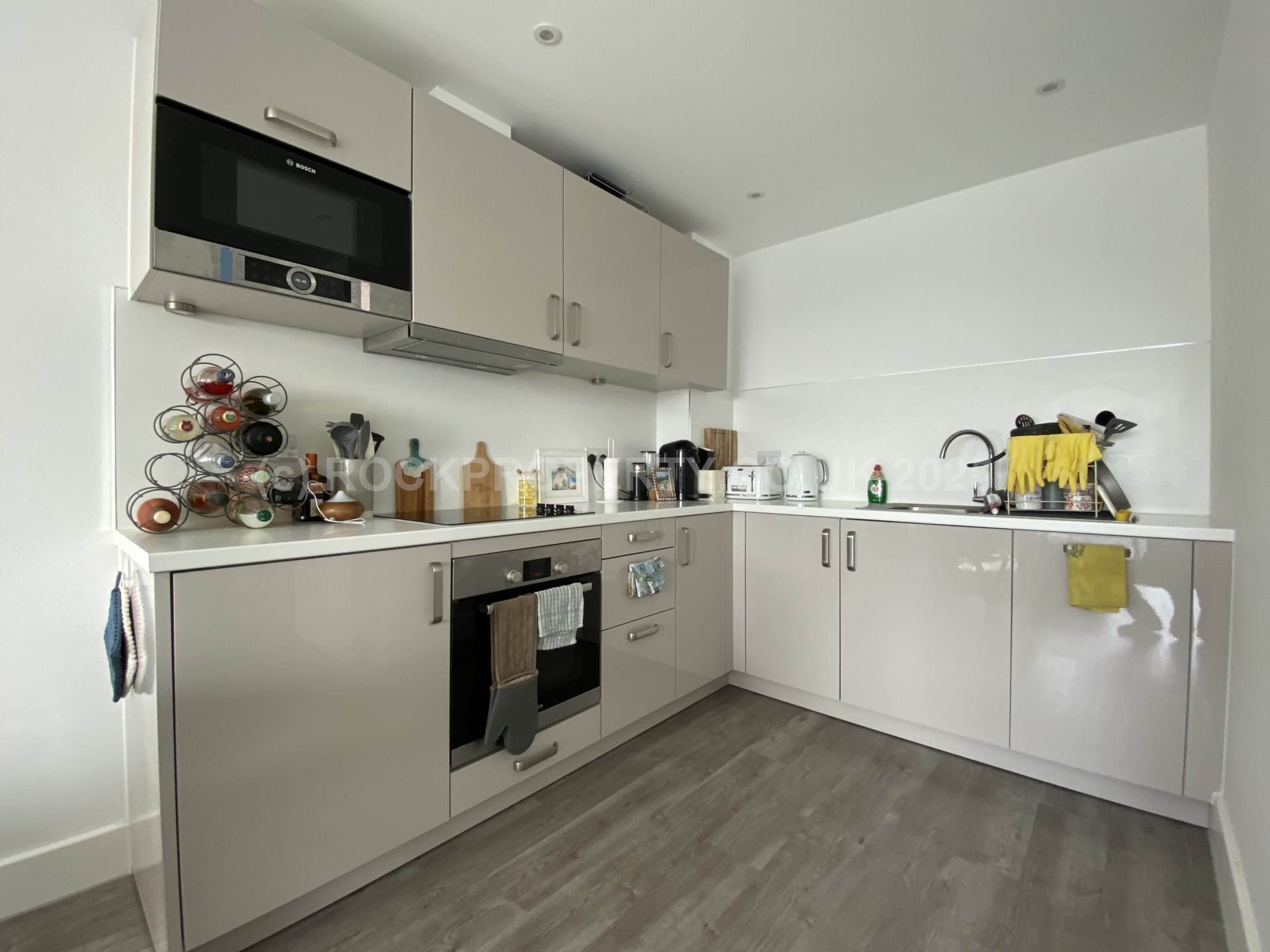 Modern 1 Bed + Sea Views, Storage & Parking, College Gardens, Town Outskirts, Image 6