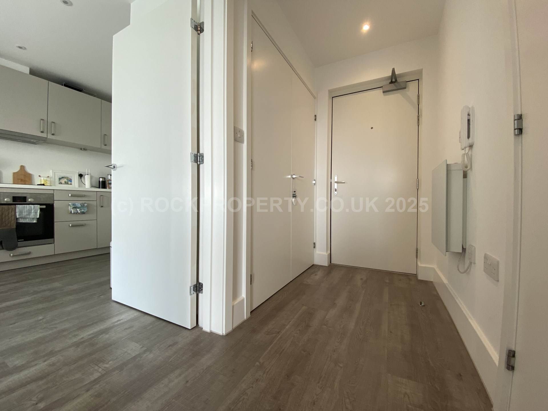 Modern 1 Bed + Sea Views, Storage & Parking, College Gardens, Town Outskirts, Image 8