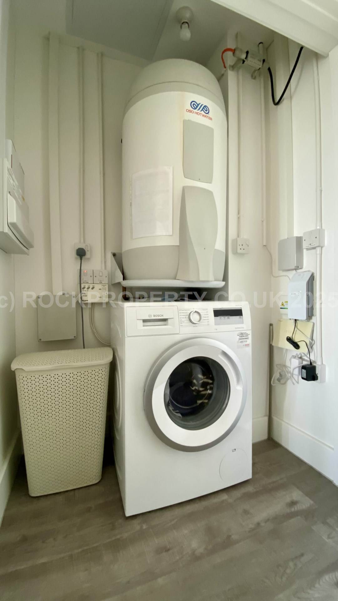 Modern 1 Bed + Sea Views, Storage & Parking, College Gardens, Town Outskirts, Image 9
