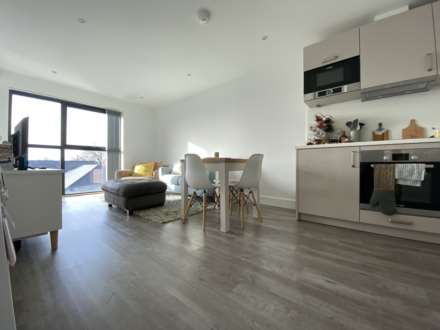 Modern 1 Bed + Sea Views, Storage & Parking, College Gardens, Town Outskirts, Image 5