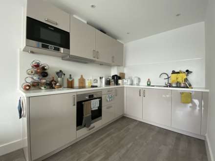 Modern 1 Bed + Sea Views, Storage & Parking, College Gardens, Town Outskirts, Image 6