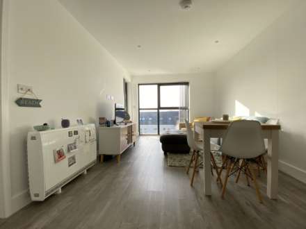 Modern 1 Bed + Sea Views, Storage & Parking, College Gardens, Town Outskirts, Image 7