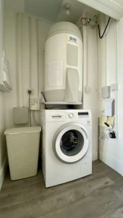 Modern 1 Bed + Sea Views, Storage & Parking, College Gardens, Town Outskirts, Image 9