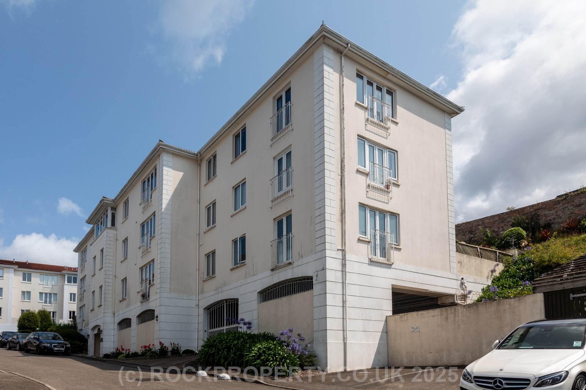 SPACIOUS 1 BED + PARKING, Cobblestones, St Helier, Image 1