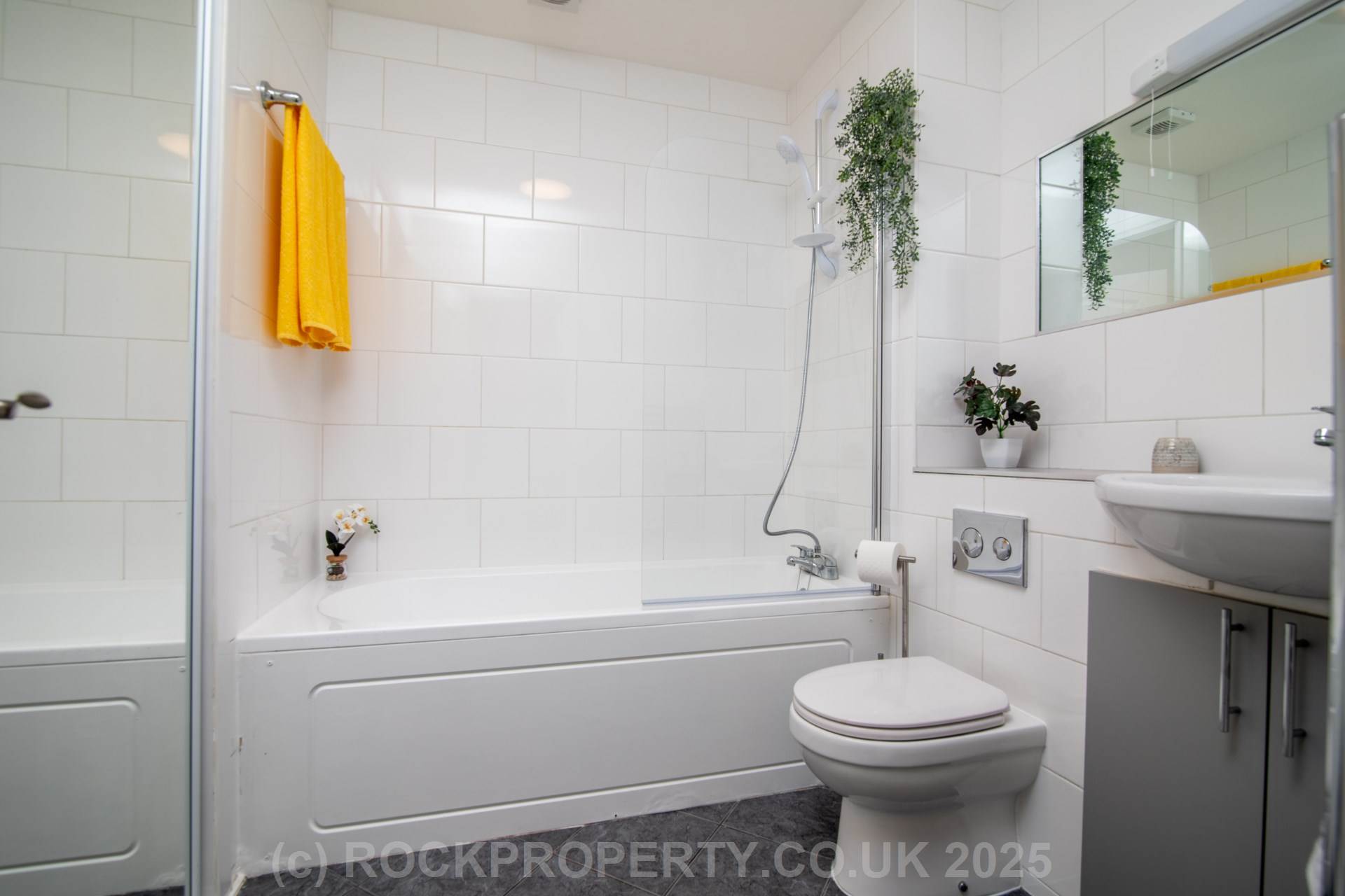 SPACIOUS 1 BED + PARKING, Cobblestones, St Helier, Image 16