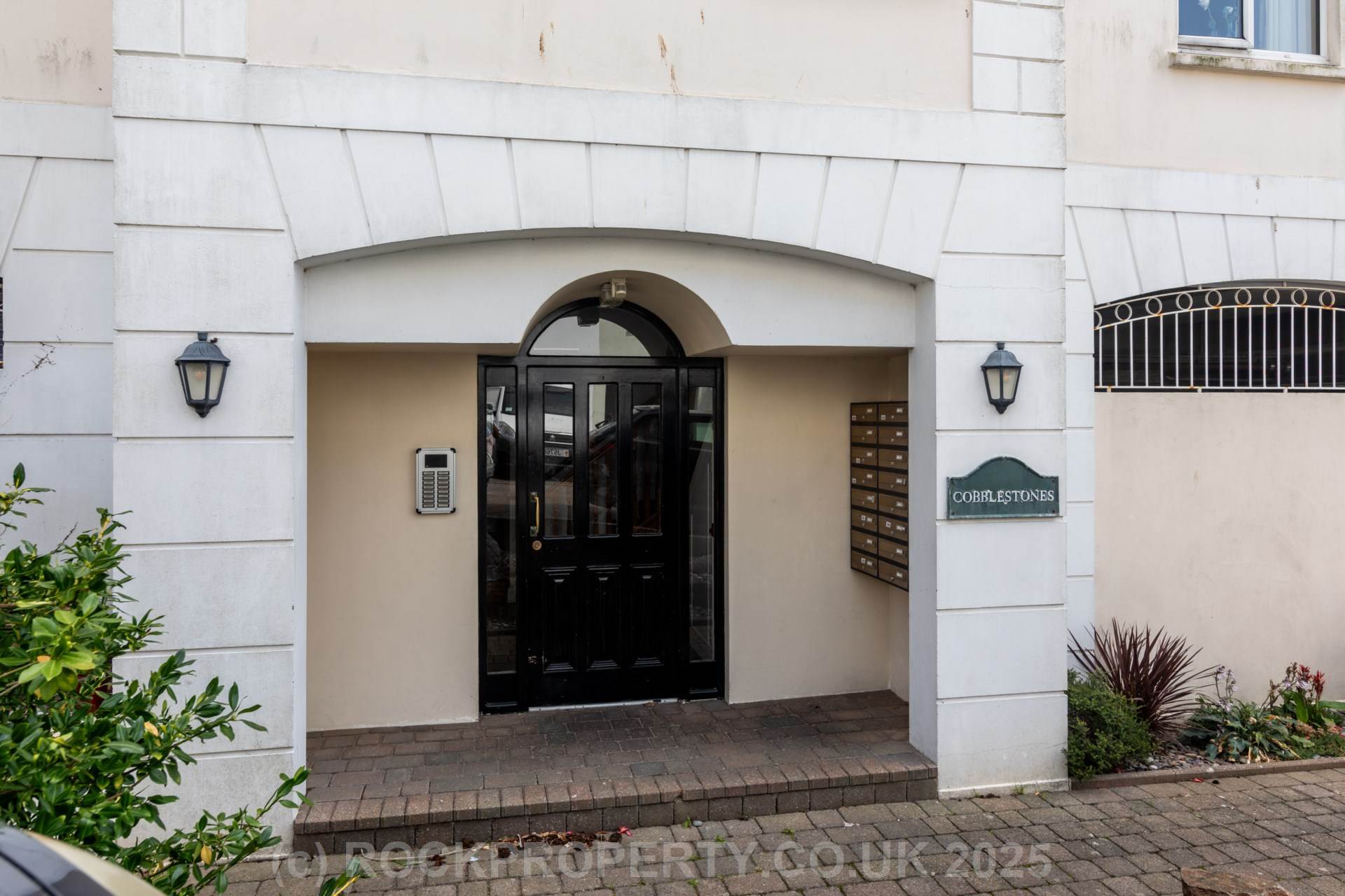 SPACIOUS 1 BED + PARKING, Cobblestones, St Helier, Image 17