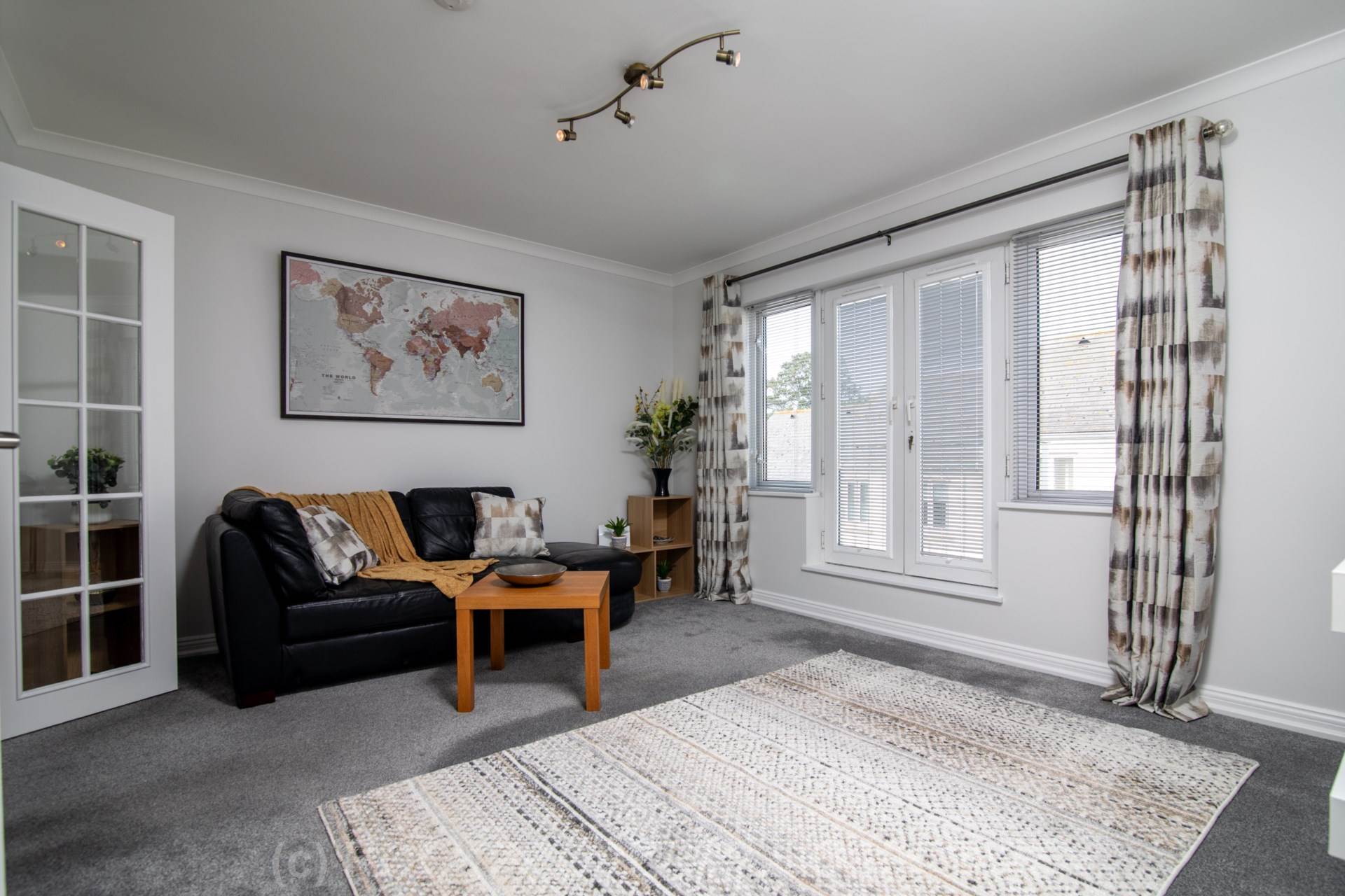 SPACIOUS 1 BED + PARKING, Cobblestones, St Helier, Image 2