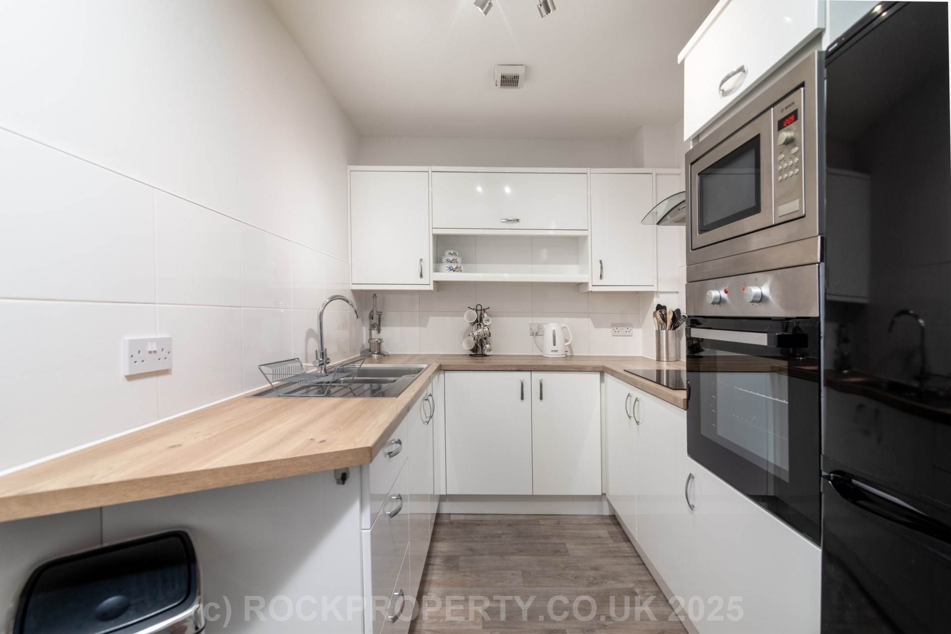 SPACIOUS 1 BED + PARKING, Cobblestones, St Helier, Image 7
