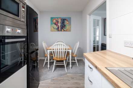SPACIOUS 1 BED + PARKING, Cobblestones, St Helier, Image 10