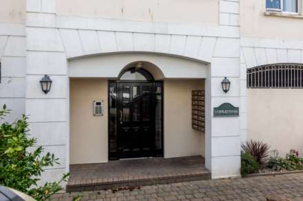 SPACIOUS 1 BED + PARKING, Cobblestones, St Helier, Image 17