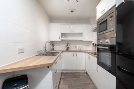 SPACIOUS 1 BED + PARKING, Cobblestones, St Helier, Image 7