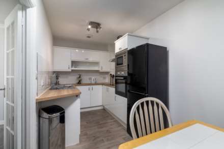 SPACIOUS 1 BED + PARKING, Cobblestones, St Helier, Image 8