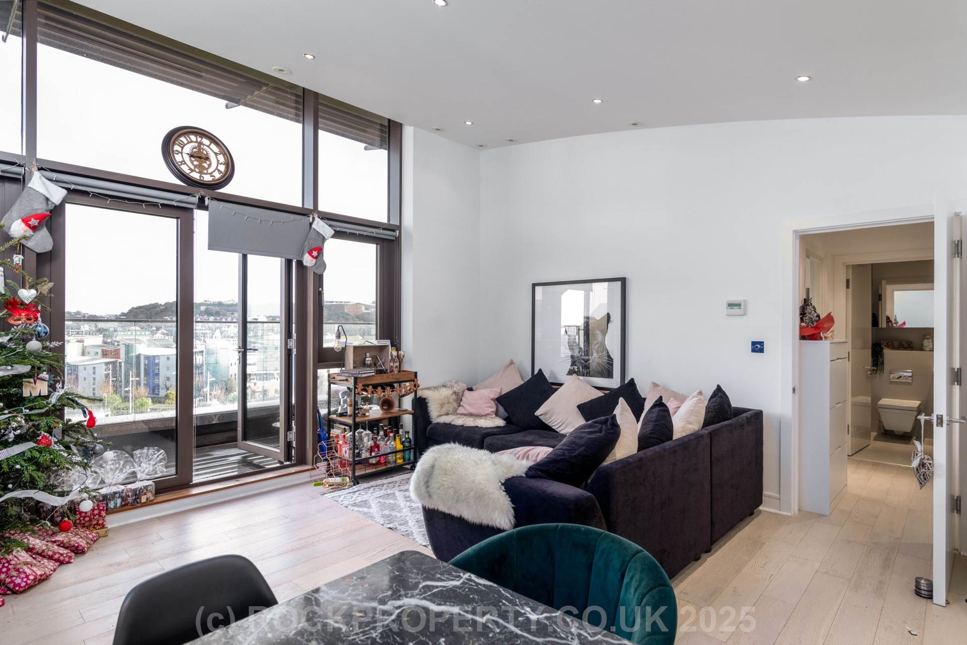 PENTHOUSE APARTMENT WITH PARKING, Le Capelain House, La Rue L'Etau, St Helier, Image 5