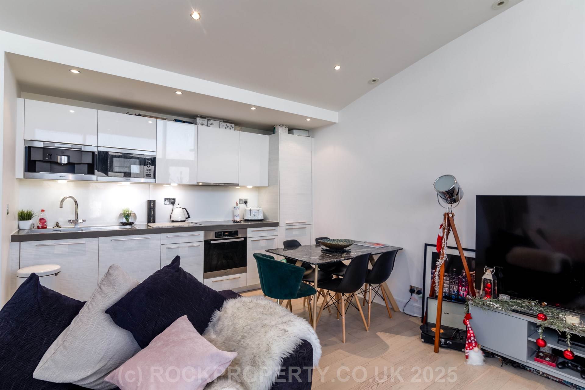 PENTHOUSE APARTMENT WITH PARKING, Le Capelain House, La Rue L'Etau, St Helier, Image 7