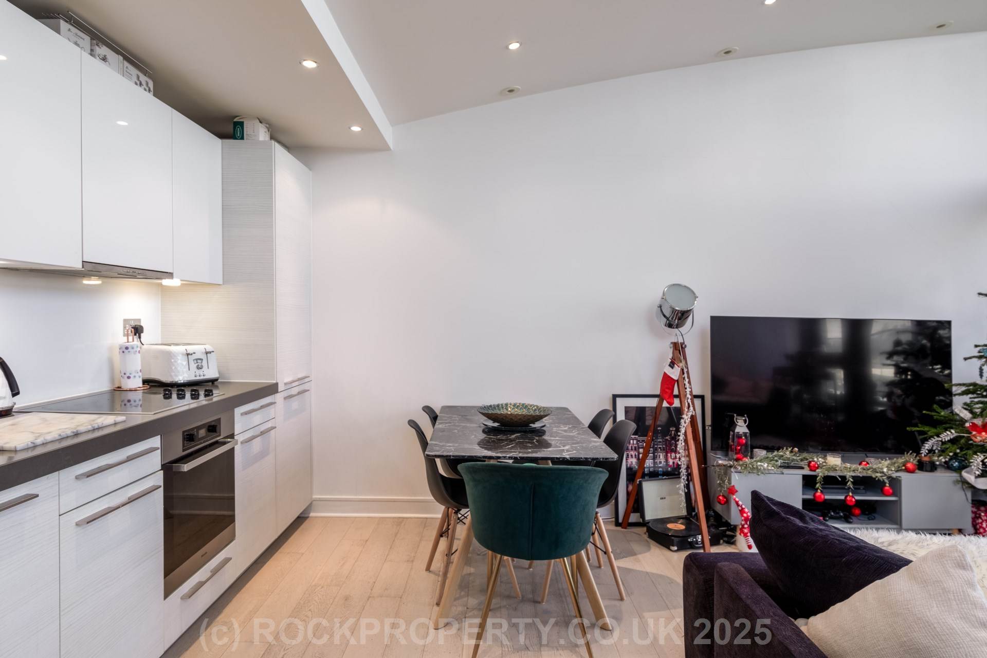 PENTHOUSE APARTMENT WITH PARKING, Le Capelain House, La Rue L'Etau, St Helier, Image 8