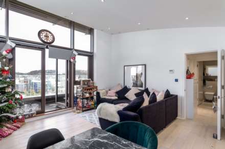 PENTHOUSE APARTMENT WITH PARKING, Le Capelain House, La Rue L'Etau, St Helier, Image 5