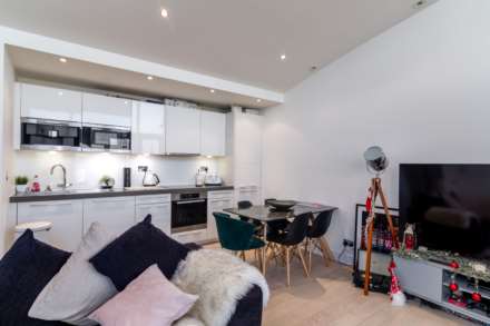 PENTHOUSE APARTMENT WITH PARKING, Le Capelain House, La Rue L'Etau, St Helier, Image 7