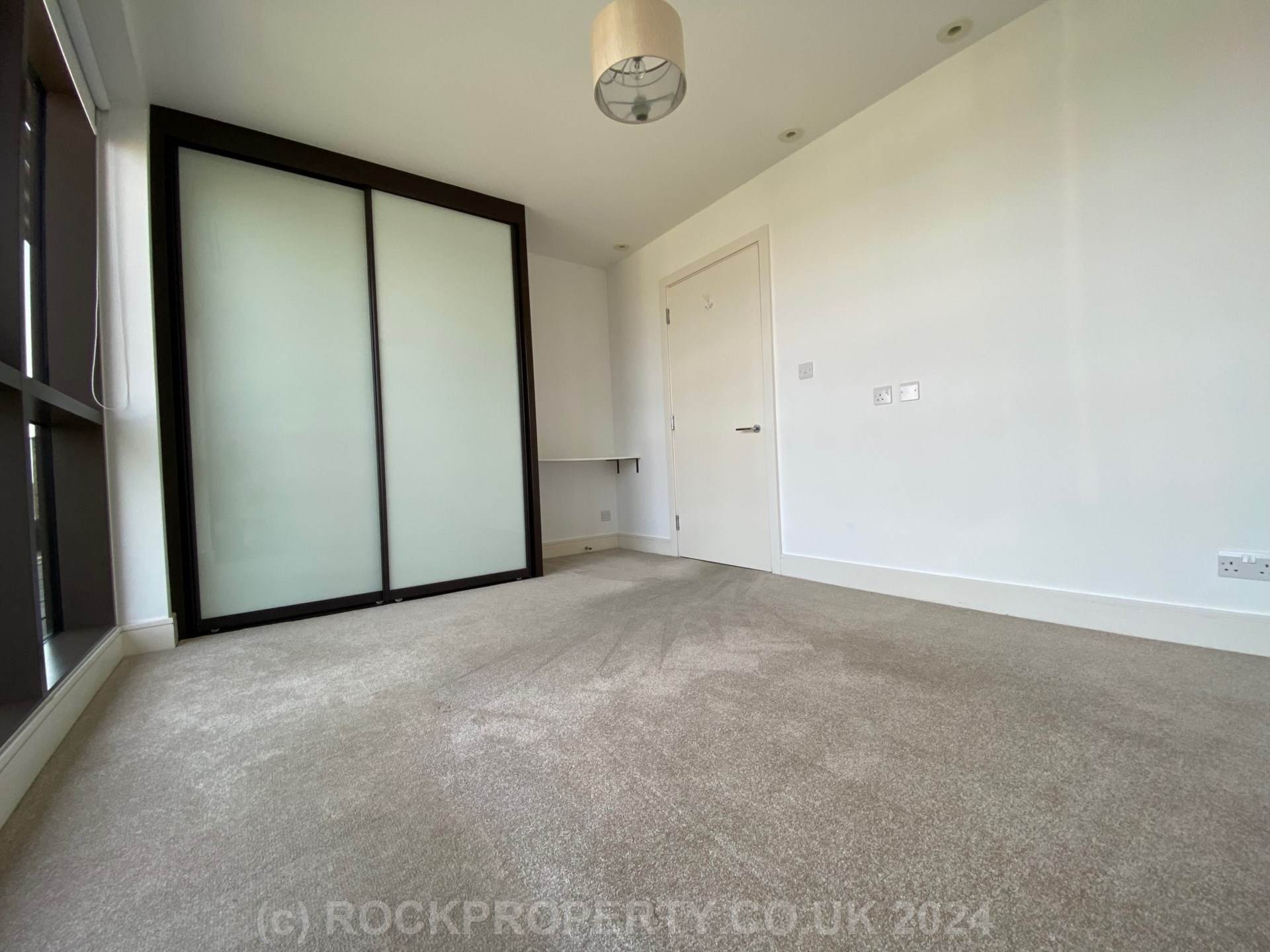 STUNNING 1 BED PENTHOUSE APARTMENT, Le Capelain House, St Helier, Image 11