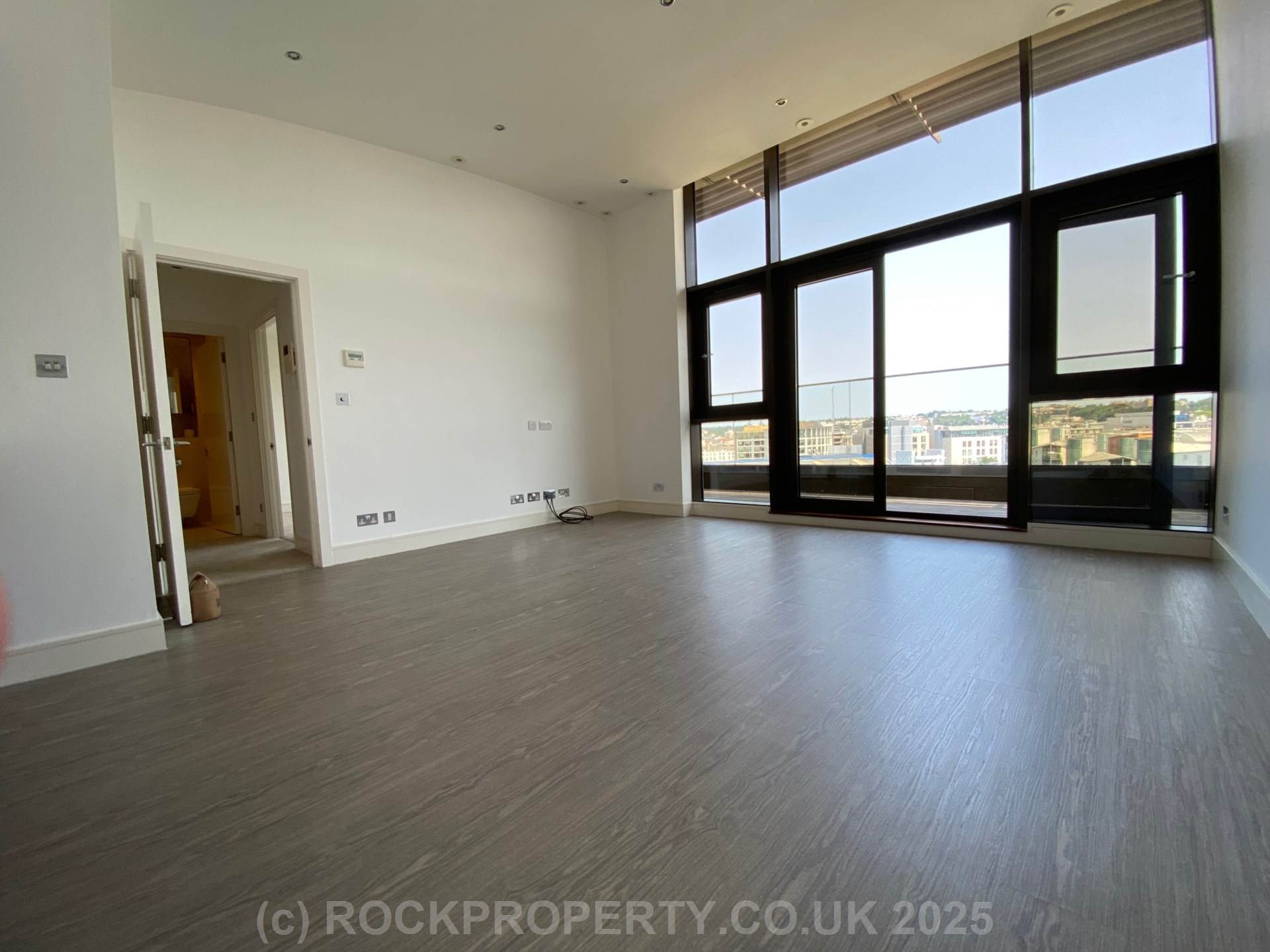 STUNNING 1 BED PENTHOUSE APARTMENT, Le Capelain House, St Helier, Image 4