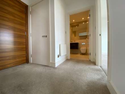 STUNNING 1 BED PENTHOUSE APARTMENT, Le Capelain House, St Helier, Image 8