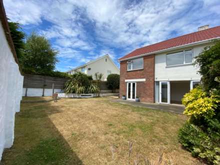 SUBSTANTIAL 3/4 BED FAMILY HOUSE, Outskirts of St Helier, Image 19